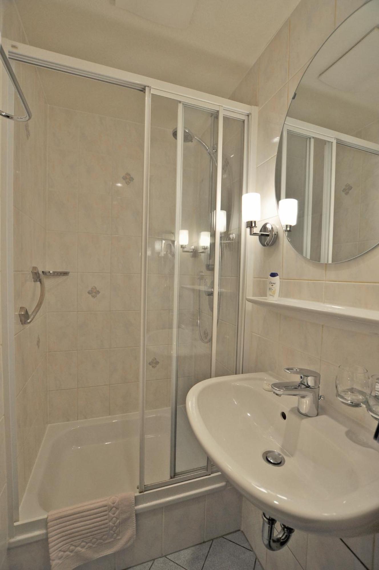 Hotel Am Ehrenhof 2*